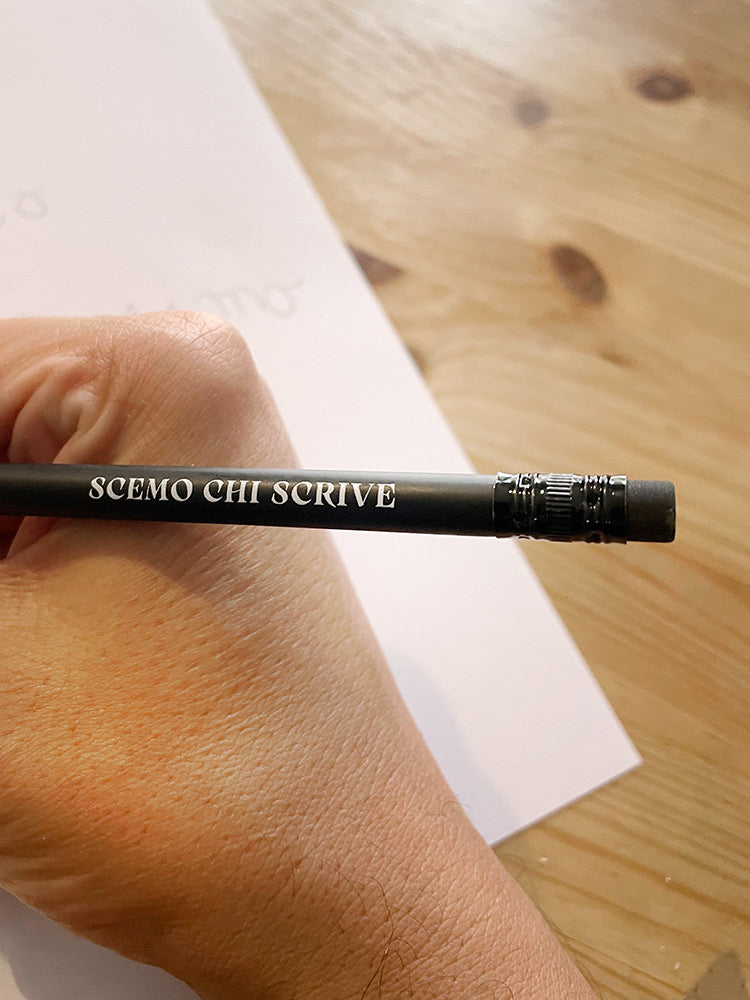 SCEMO CHI SCRIVE pencil