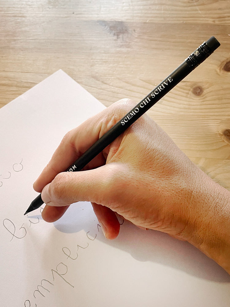 SCEMO CHI SCRIVE pencil