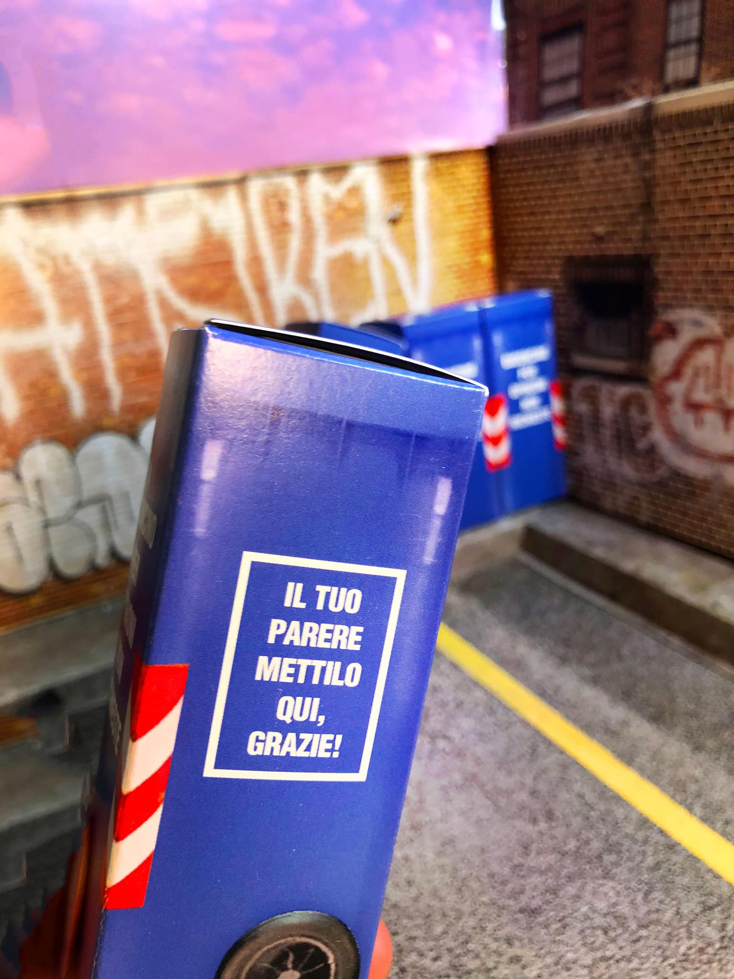 Bidoncione per opinioni non richieste