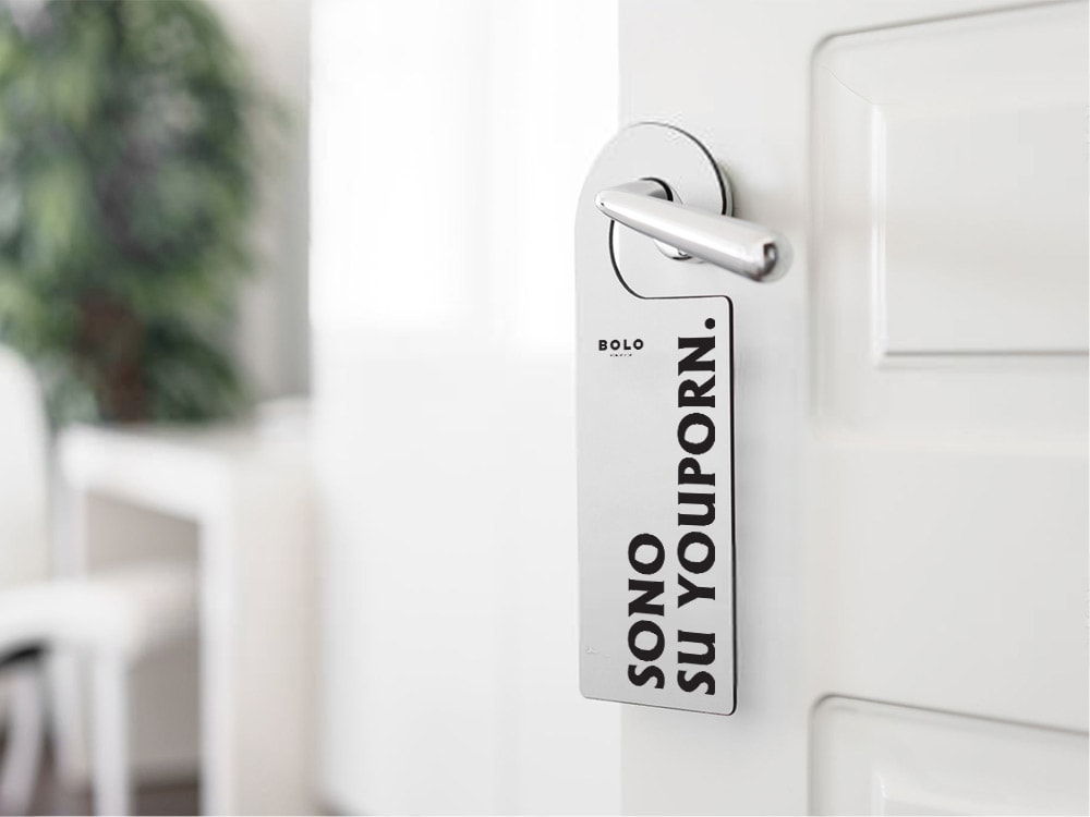 BOLO DOOR HANGER